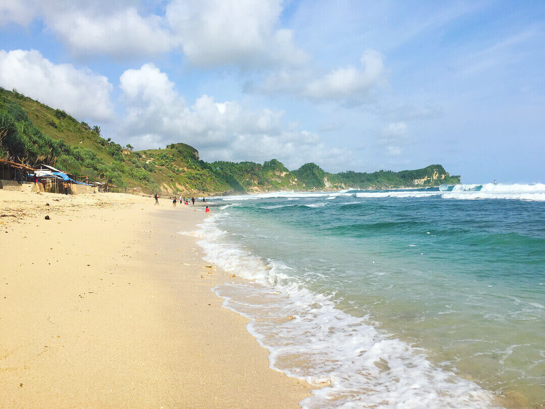 Hasil gambar untuk wisata wonogiri pantai nampu"